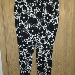Roz & Ali Monochrome Floral Cropped Pants